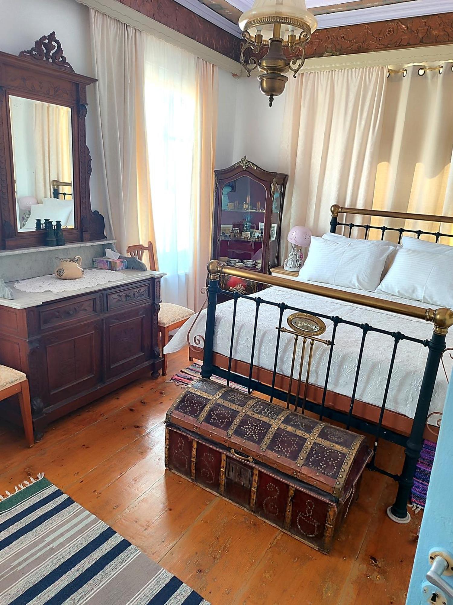 Traditional House Case de vacanță